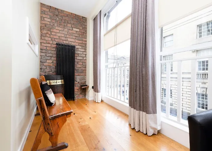 Joivy Stunning Flat Near St Giles Cathedral